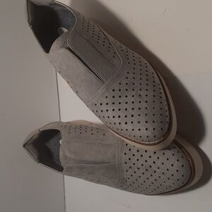 NIB Dr. Scholls Be Free ladies suede upper, rubber sole 8.5 light grey